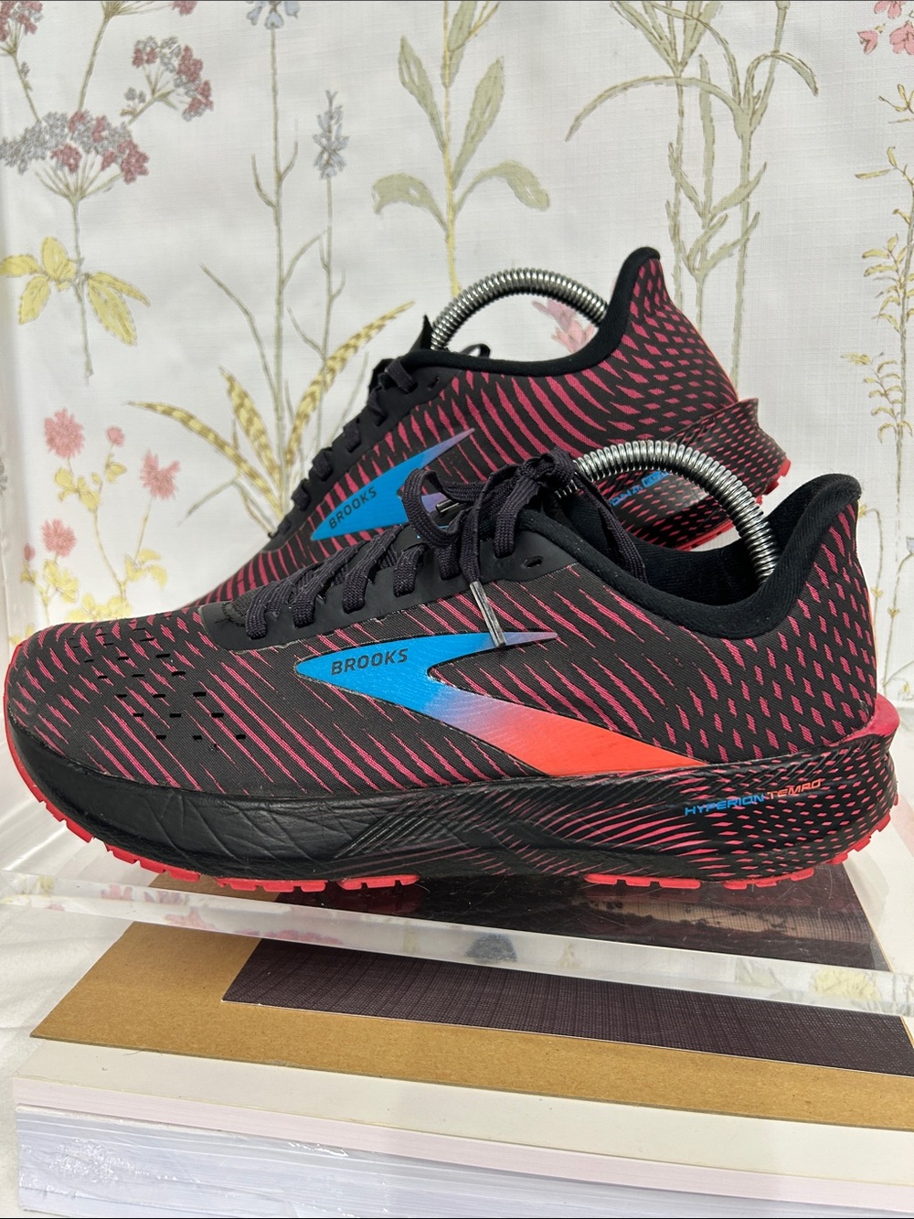 Brooks Hyperion Tempo in black Blue coral Cosmos